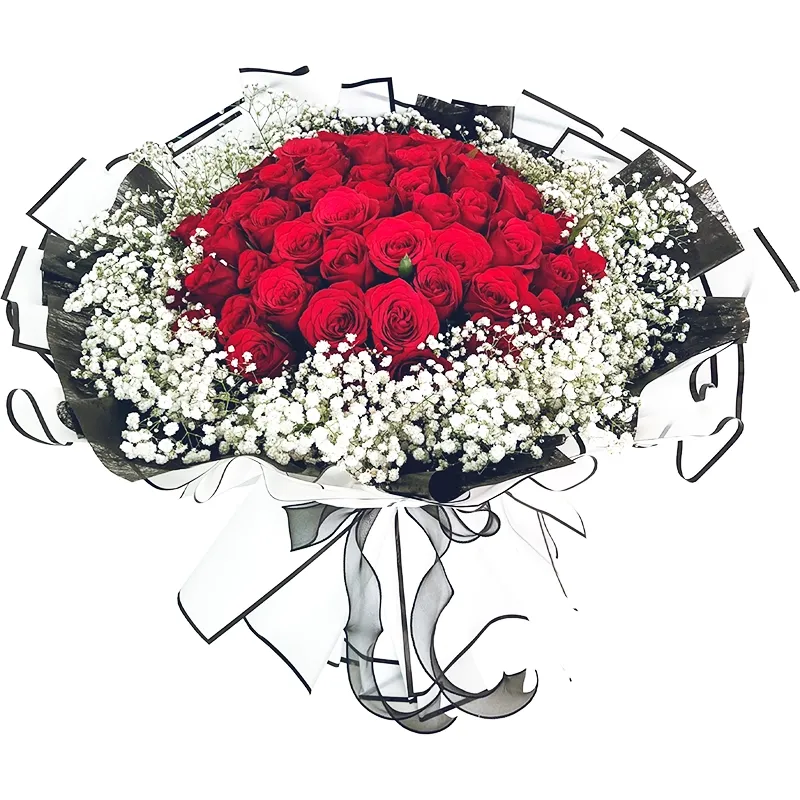 Композиция из 51 розы с гипсофилой